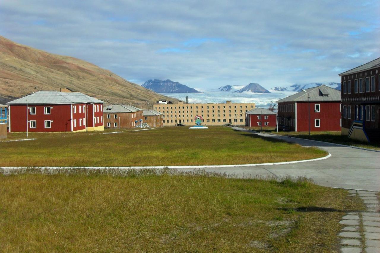 Hotel Pyramiden ภายนอก รูปภาพ