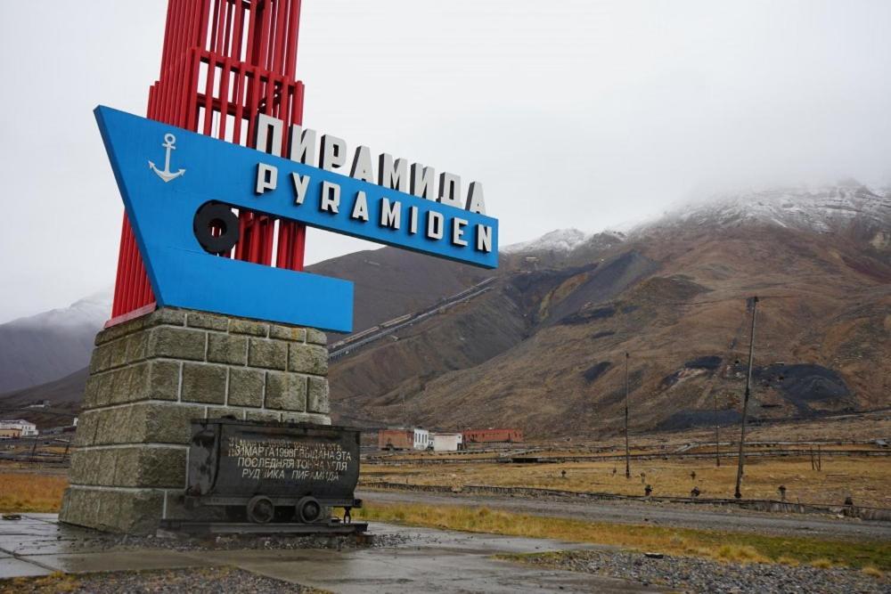 Hotel Pyramiden ภายนอก รูปภาพ