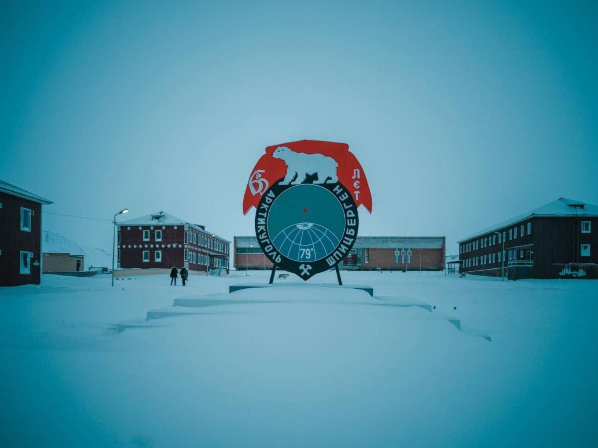 Hotel Pyramiden ภายนอก รูปภาพ